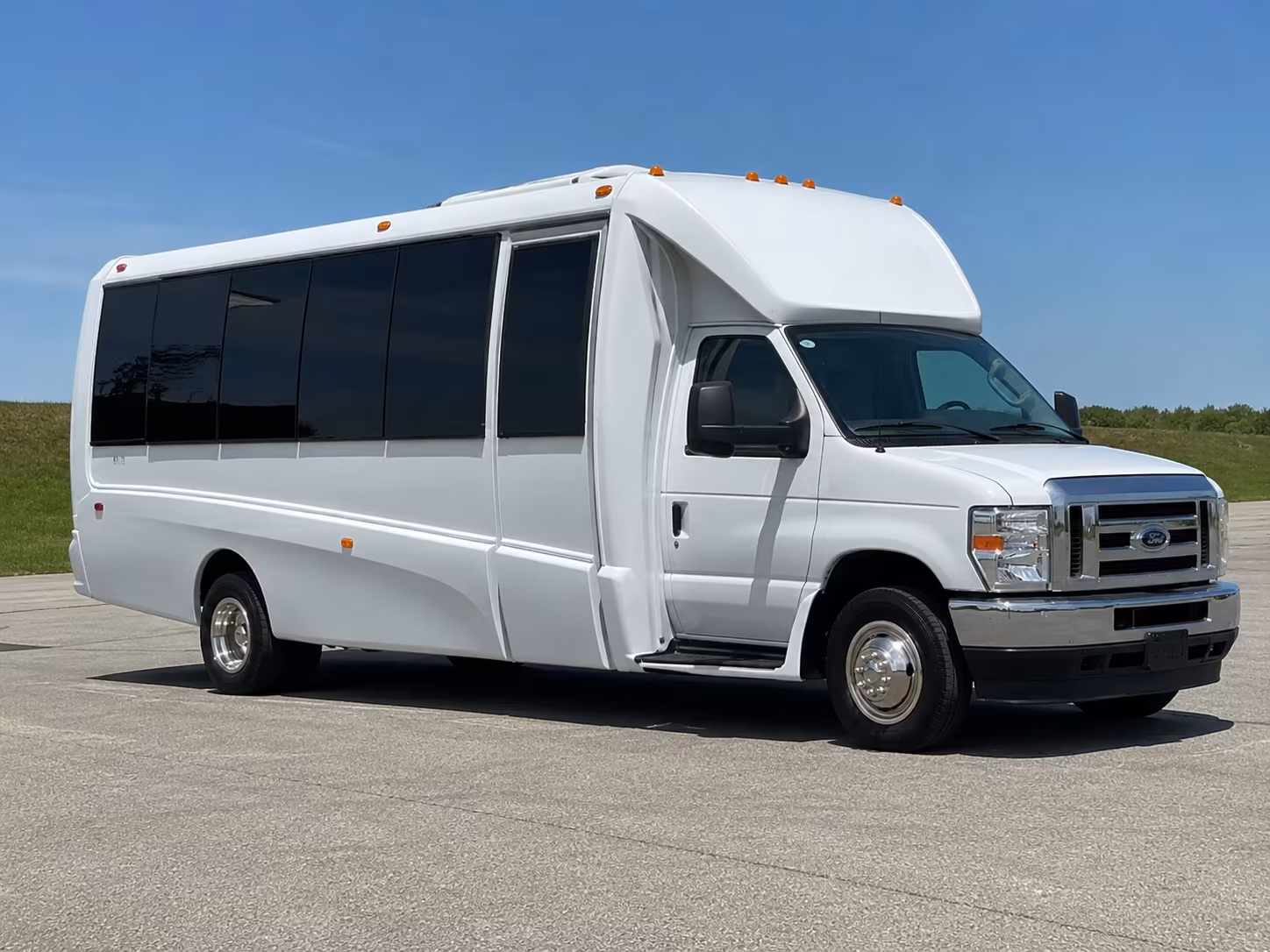 party buses to yaamava resort casino for a night of live music